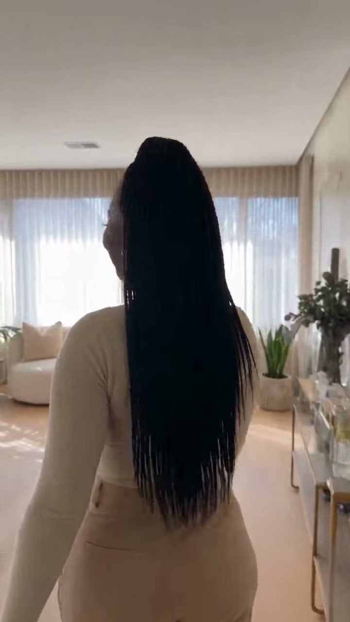 https://media.modelrunner.ai/bRAhJkxles6vwGMG-casual-apartment-tour-ref1.jpg